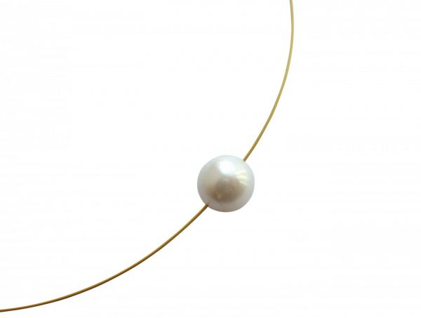 GEMSHINE Damenhalskette mit weißer Perle. 45 cm lange vergoldete Perlenkette - Made in München / Germany - Im eleganten Schmucketui mit Geschenkverpackung geliefert. – Bild 3